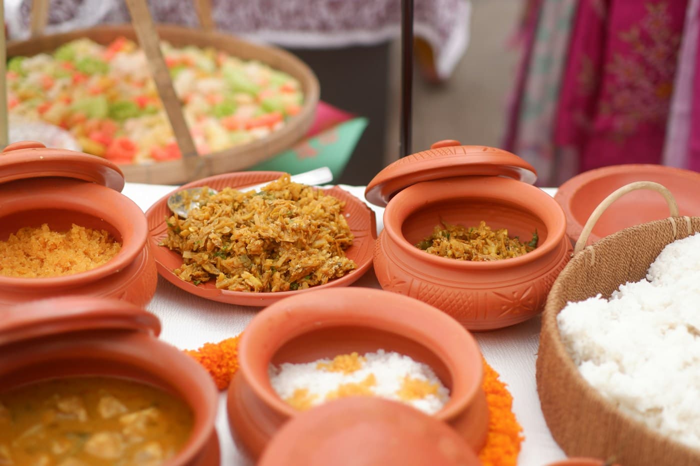 Dishes served in clay pots