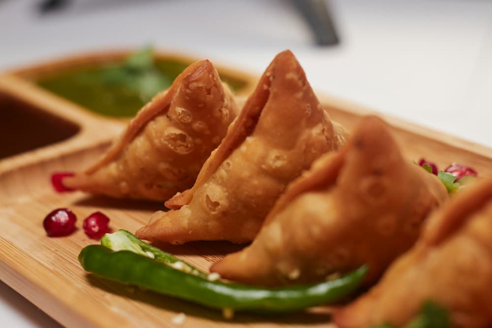 Vegetable samosas with green chilli